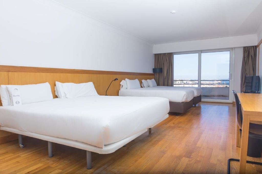 Standard Quadruple room with sea view B&B HOTEL Sado Setúbal