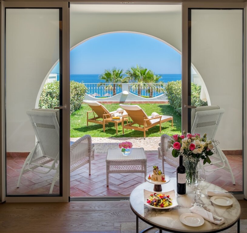 Deluxe room with ocean view Vila Vita Parc Resort & Spa