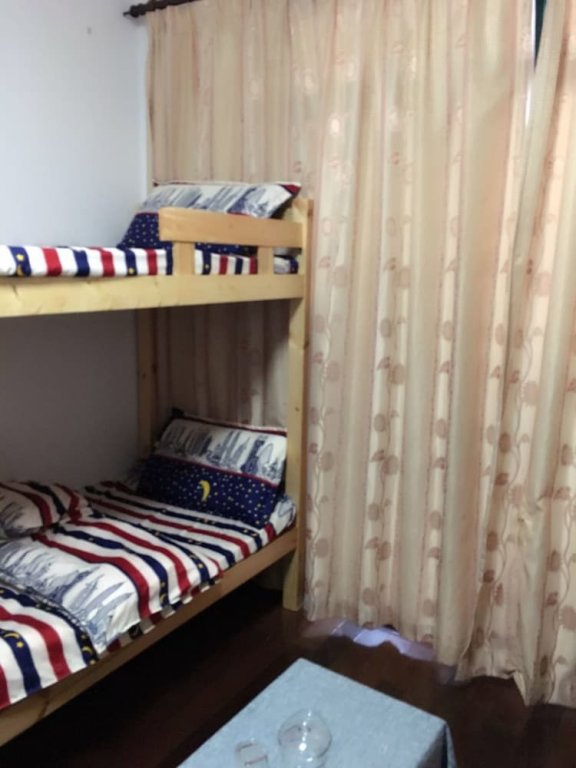 Кровать в общем номере (мужской номер) Shanghai Sky168 Youth Hostel