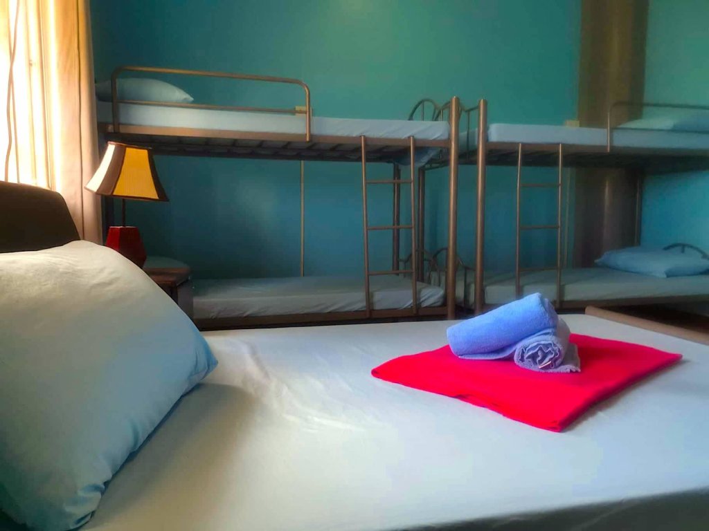 Кровать в общем номере Connecting Flight Mactan Cebu Hostel