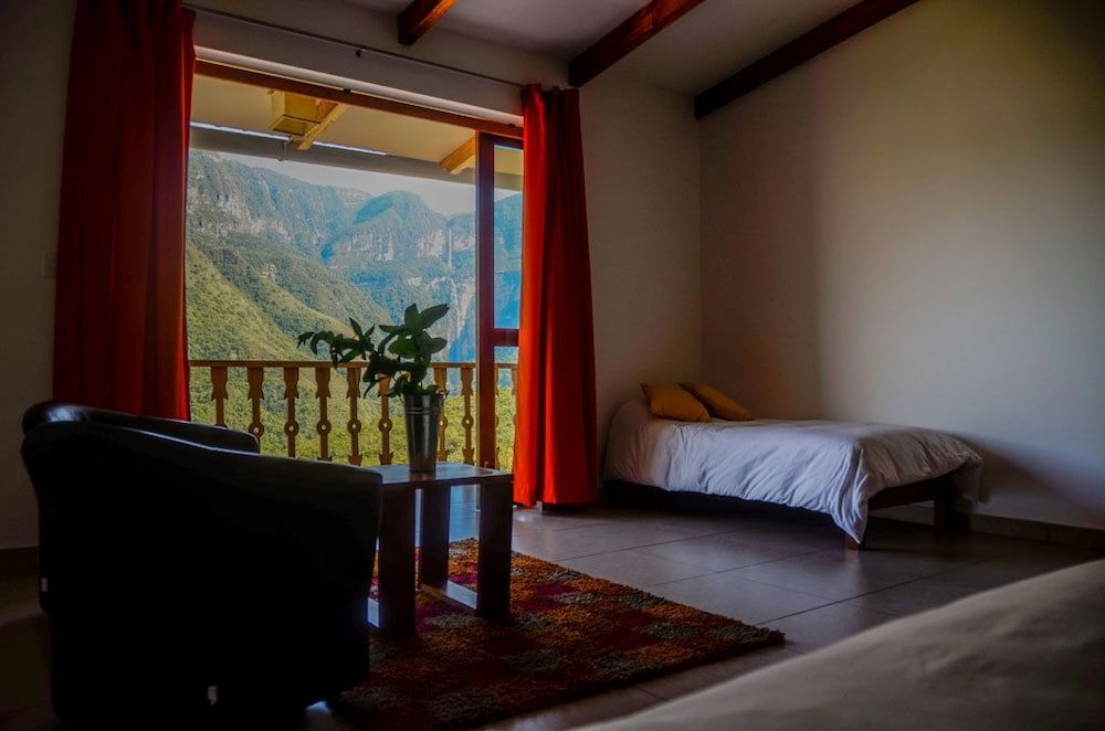 Люкс с балконом и с красивым видом из окна Gocta Andes Lodge