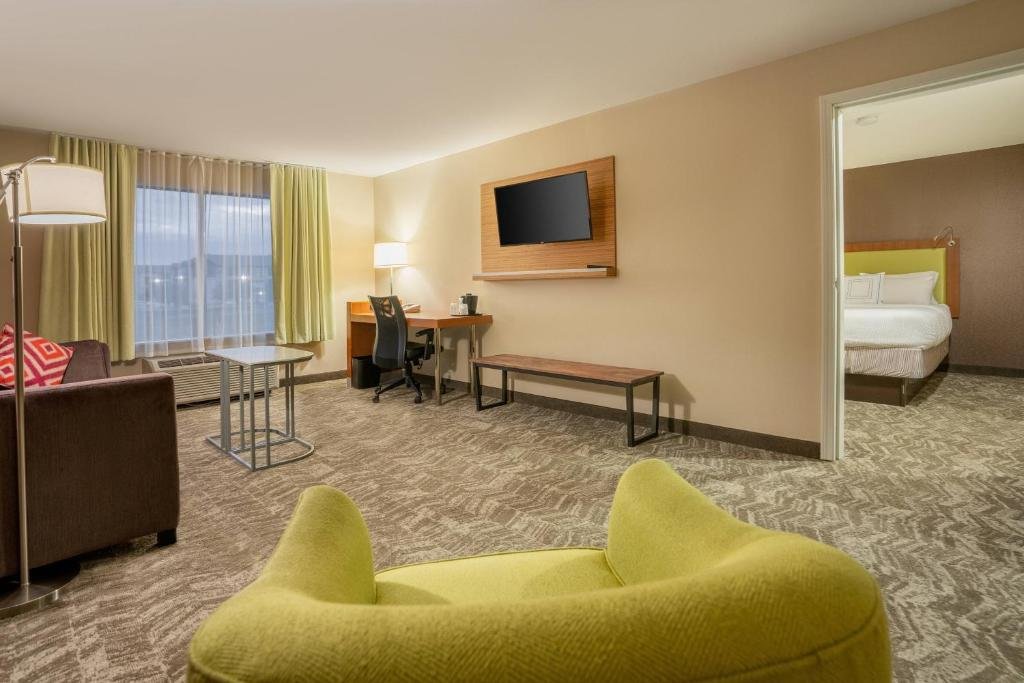 Четырёхместный люкс c 1 комнатой SpringHill Suites by Marriott Denton