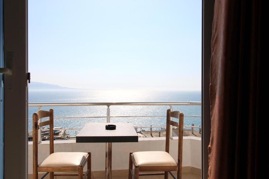 Habitación cuádruple Estándar con balcón y con vista al mar Hotel Summer