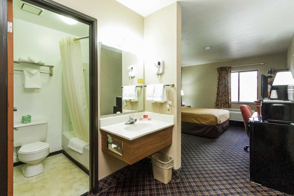 Одноместный номер Standard Econo Lodge Inn & Suites Des Moines - Merle Hay Rd