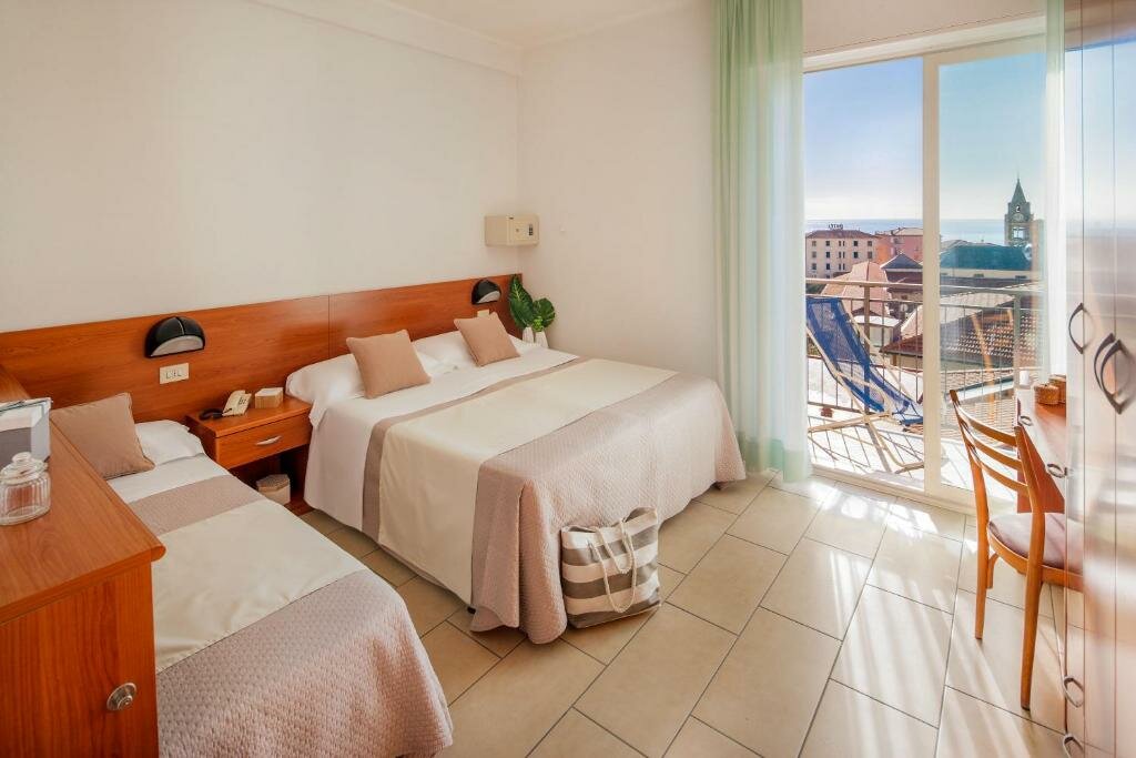 Standard Triple room with balcony Hotel Europa