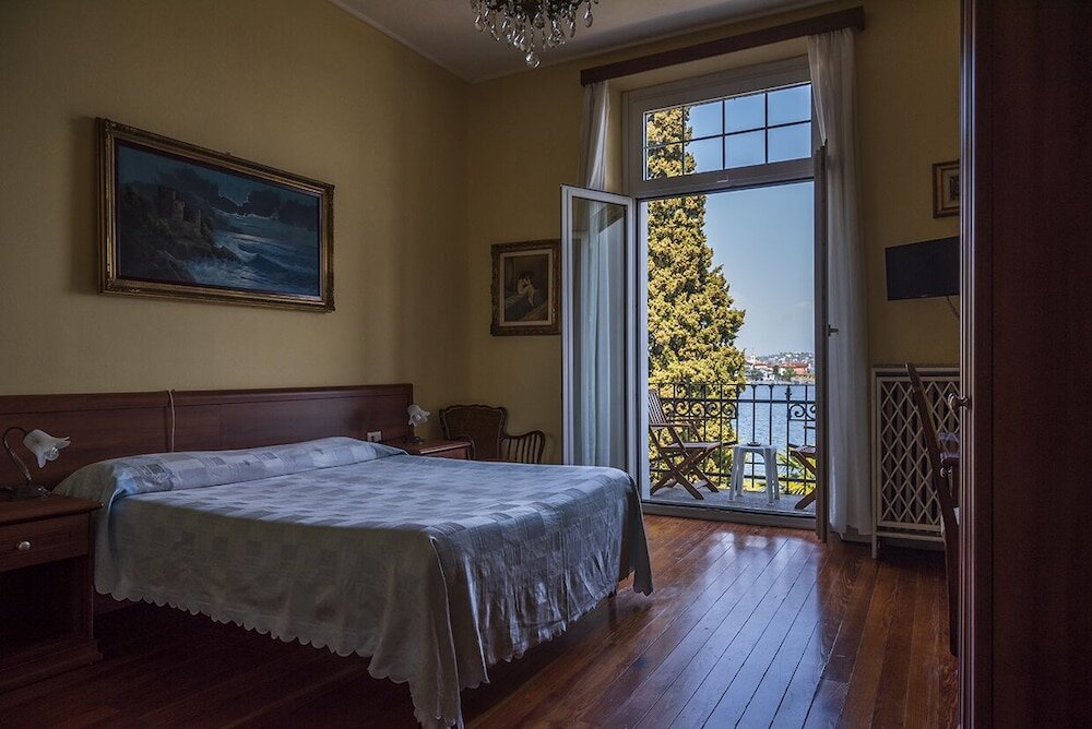 Четырёхместный номер Superior с видом на озеро Hotel Villa Ruscello