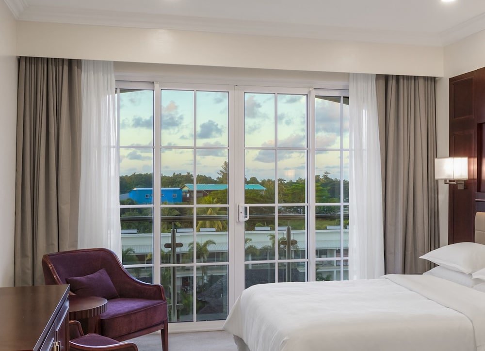 Четырёхместный номер Standard Sheraton Samoa Aggie Grey's Hotel & Bungalows
