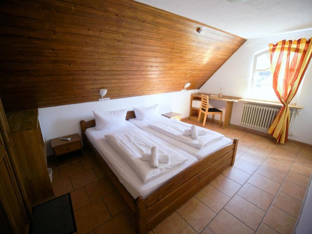 Standard triple chambre Gaestehaus Parkblick
