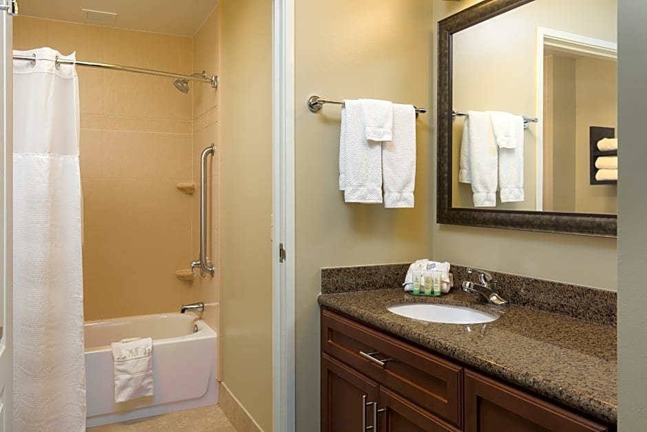 2 Bedrooms Standard room Staybridge Suites Toledo/Maumee, an IHG Hotel