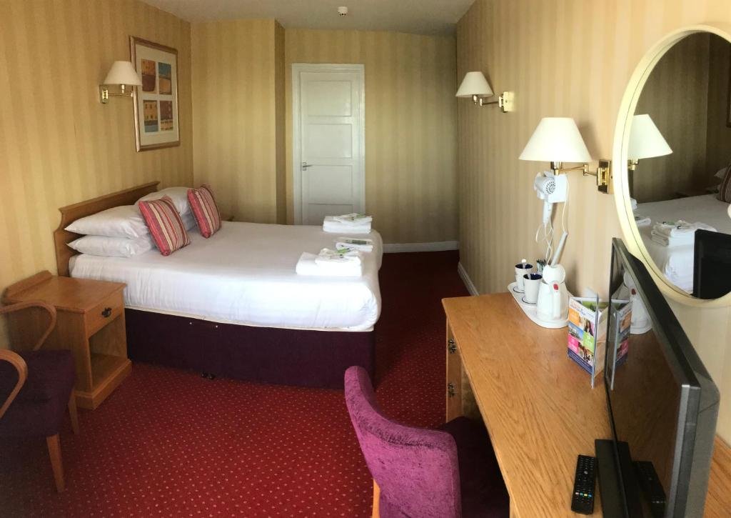 Standard Doppel Zimmer mit Meerblick Monarch Hotel