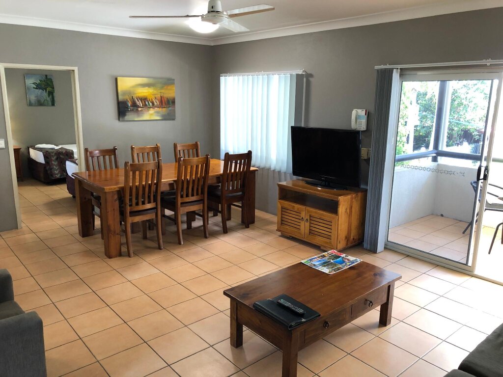 Семейные апартаменты Cairns Reef Apartments & Motel