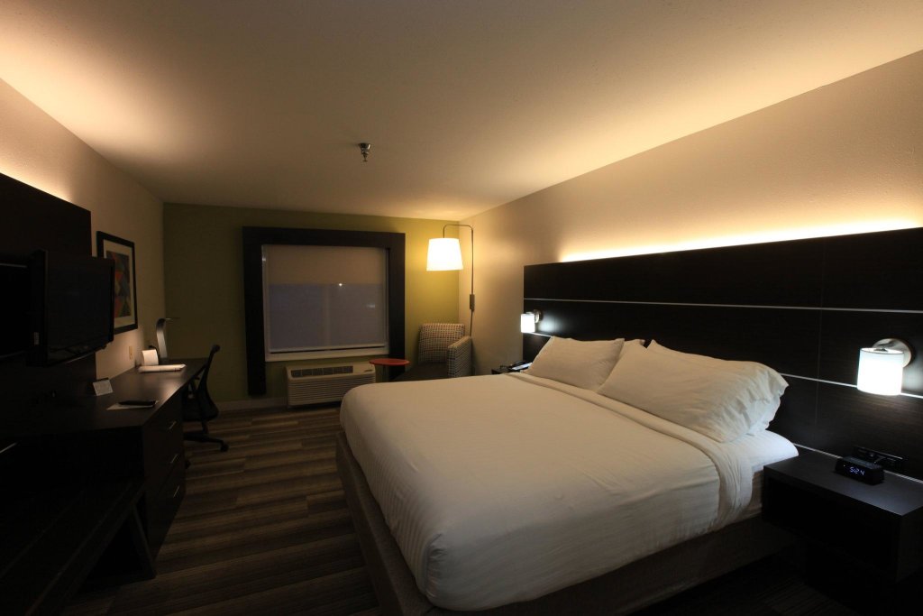 Номер Standard Holiday Inn Express Hotel & Suites Chattanooga-Hixson, an IHG Hotel