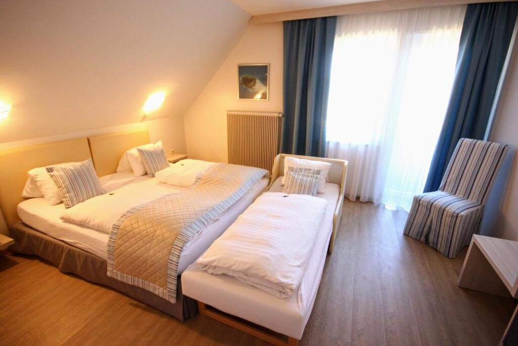 Standard Triple room Hotel Rösch