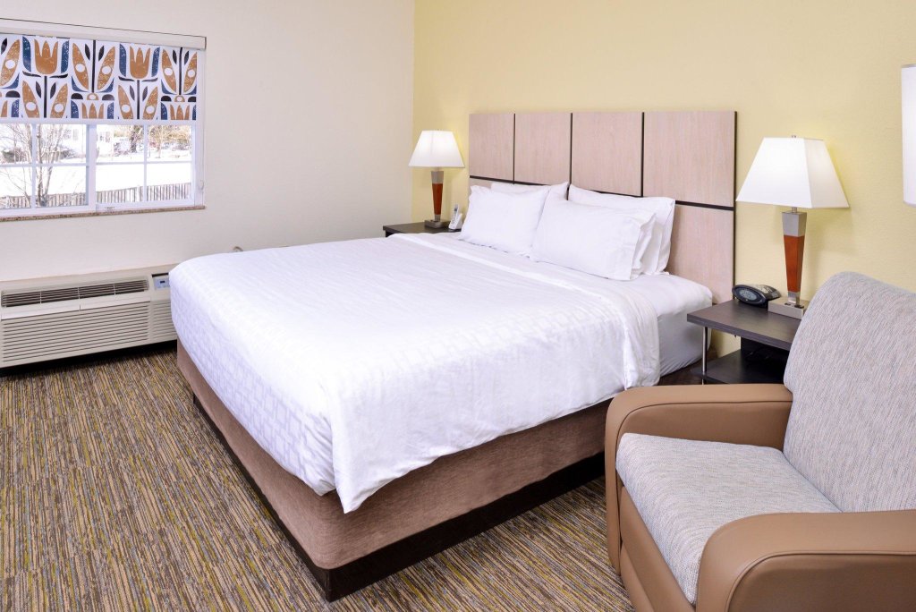 Номер Standard Candlewood Suites Winchester, an IHG Hotel