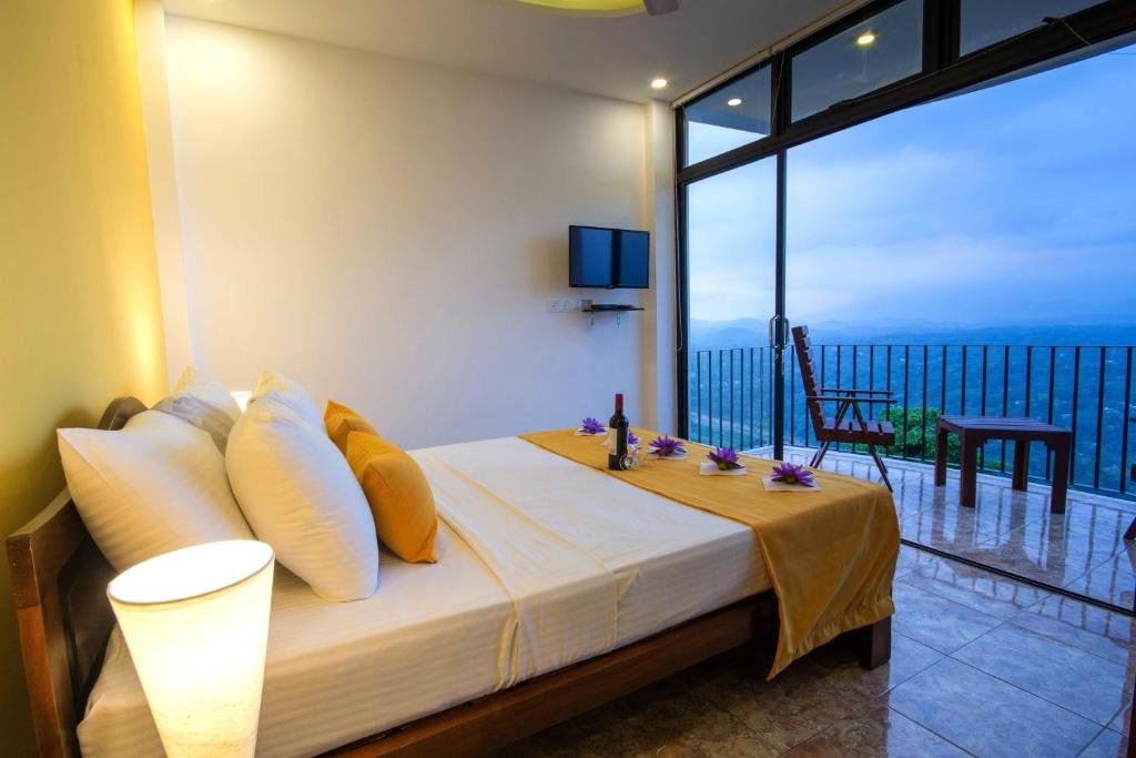 Двухместный номер Superior с балконом и с видом на горы Ceyloni Panorama Resort