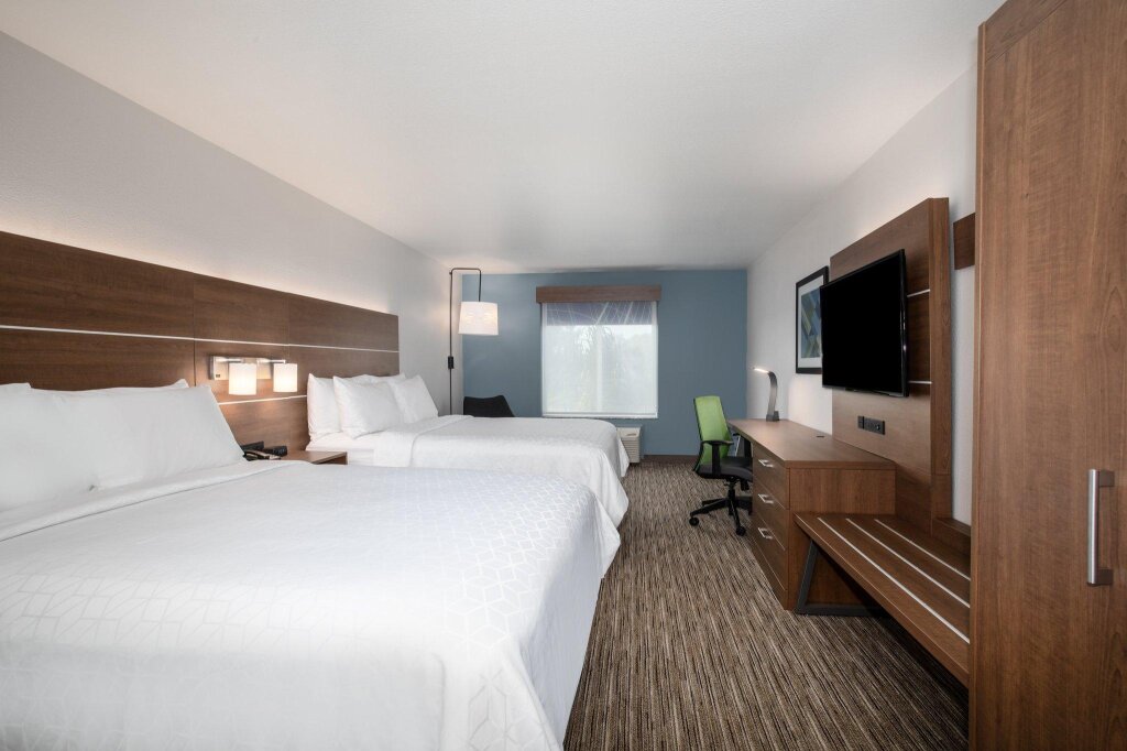 Четырёхместный номер Standard Holiday Inn Express & Suites Yosemite Park Area, an IHG Hotel