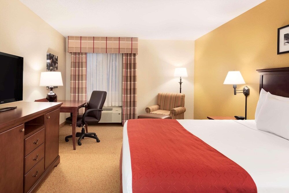 Premium room Country Inn & Suites by Radisson, Cedar Rapids Airport, IA