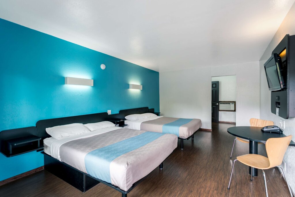 Четырёхместный номер Standard Motel 6-Missoula, MT - University