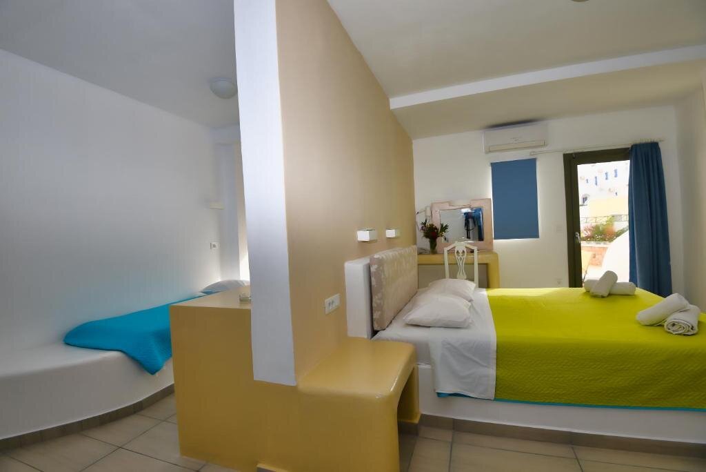 Habitación triple Estándar con vista a la piscina Olympic Hotel Santorini