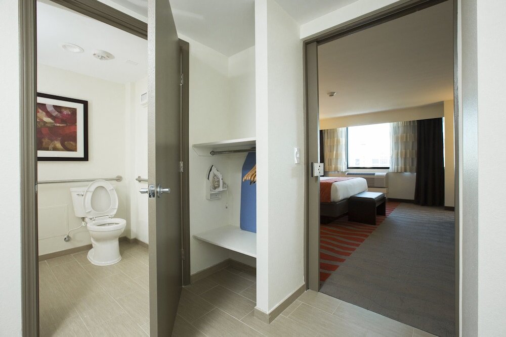 Люкс c 1 комнатой Holiday Inn Houston S - NRG Area - Med Ctr, an IHG Hotel