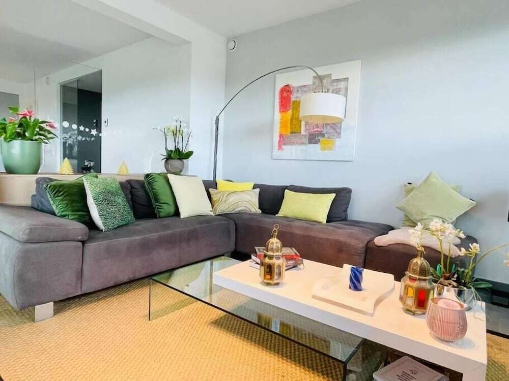 Luxury 3 bedrooms- Terrace and Parking Бертранж