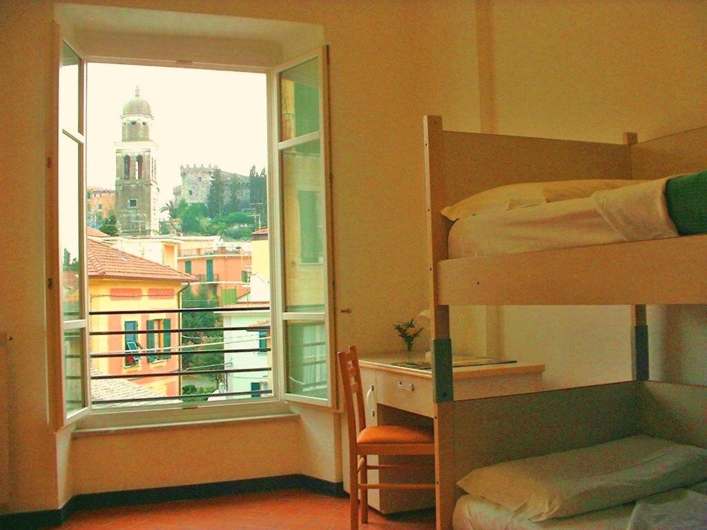 Кровать в общем номере Ospitalia del Mare Hostel