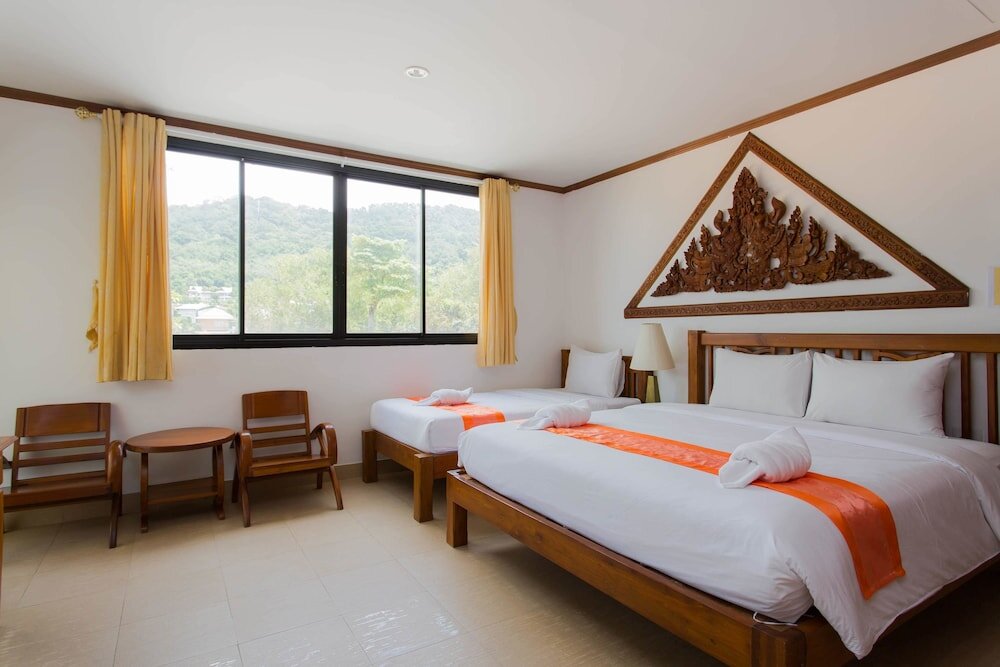 Standard Triple Family room with balcony Onnicha Hotel