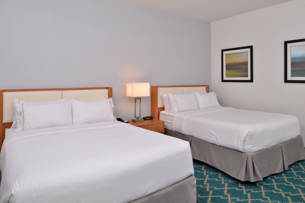 Четырёхместный люкс Holiday Inn Express and Suites West Ocean City, an IHG Hotel