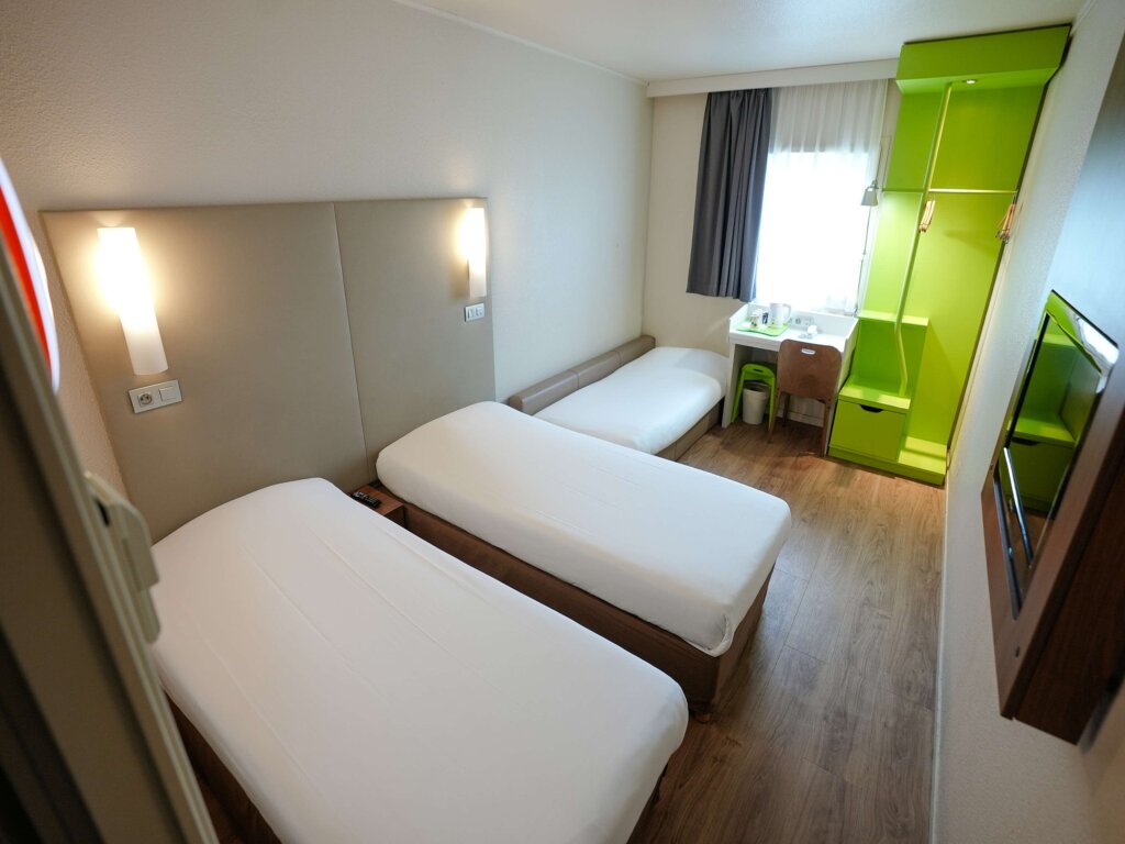 Standard Dreier Zimmer Hotel Campanile Roissy