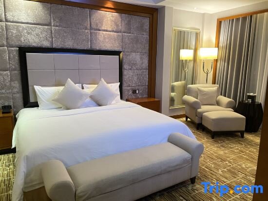 Deluxe Suite Chengda Hotel