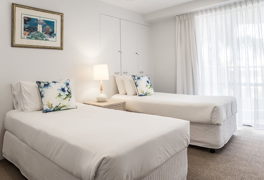 Апартаменты с 2 комнатами с балконом и с видом на воду Noosa Pacific Resort