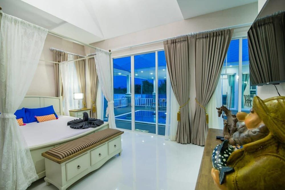 4 Bedrooms Villa with balcony Baan Hua Hin Suk Jung
