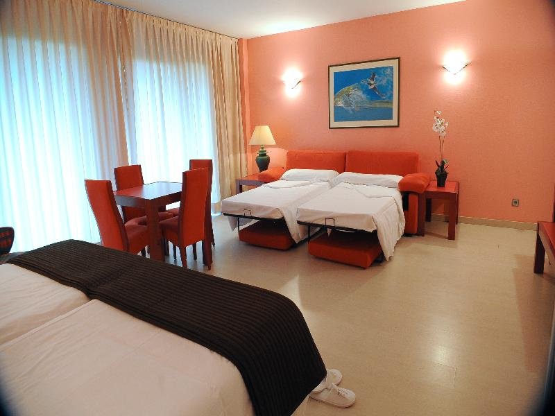 Standard Vierer Zimmer mit Balkon Hotel Palacio del Mar