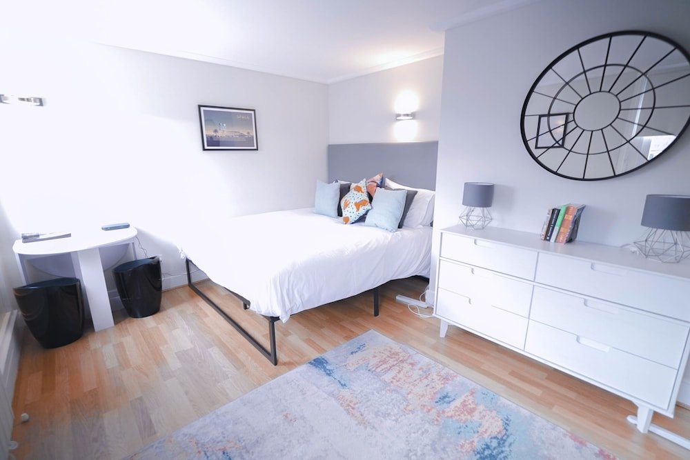 Superior Suite Camden Serviced Apartments by Globe Apartments