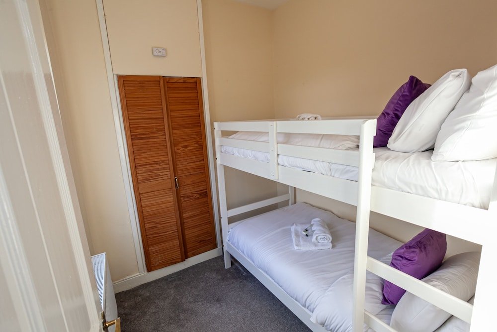 Komfort Hütte Pillo Rooms - Cosy 2 Bed House in Eccles