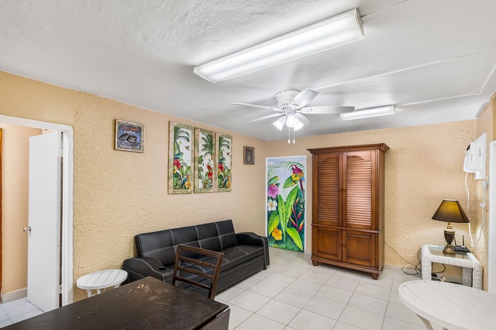 Standard Zimmer Yours For The Asking- Cozy, Caribbean, Condo 2 Bedroom Condo by Redawning