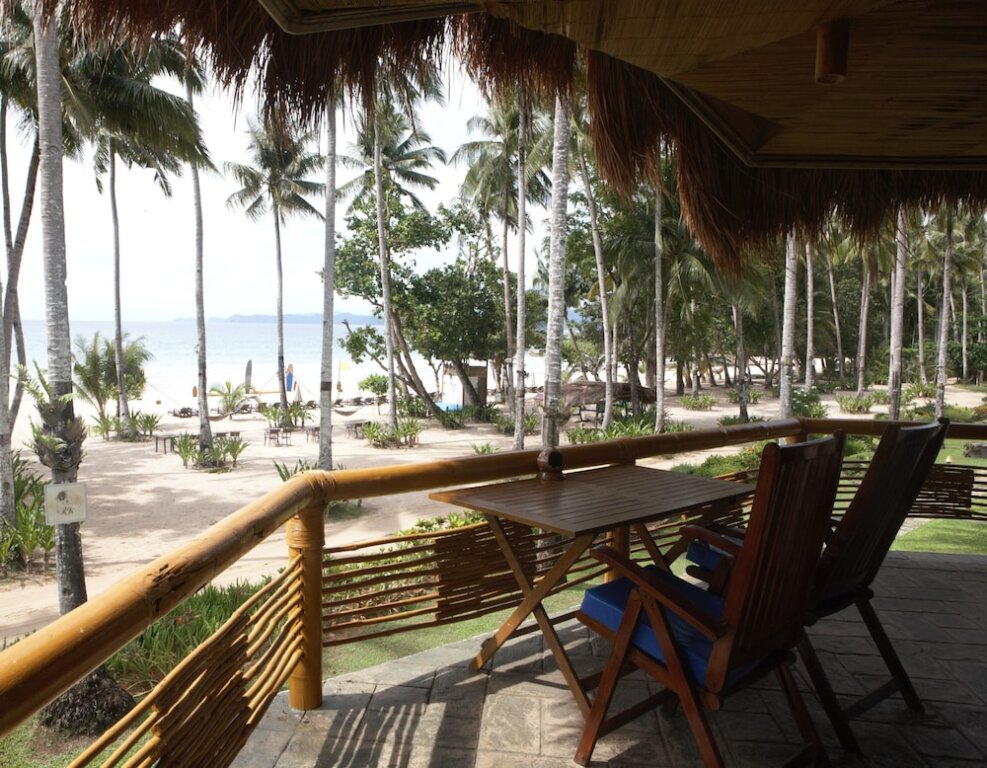 Camera Superior con balcone e vista litorale Daluyon Beach and Mountain Resort