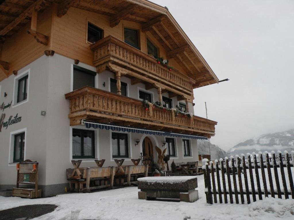 Семейные апартаменты с балконом и с видом на озеро Alpenhof Grafleiten