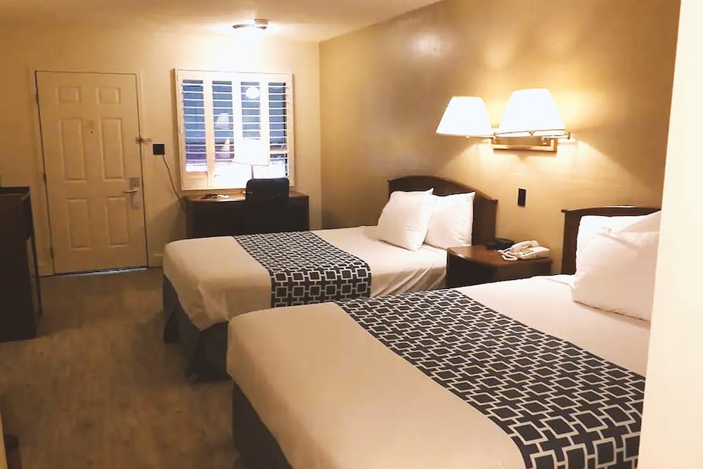 Luxury room Coratel Inn & Suites