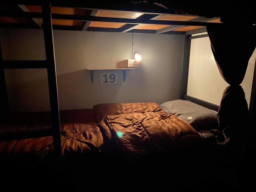 Кровать в общем номере Pai circus hostel