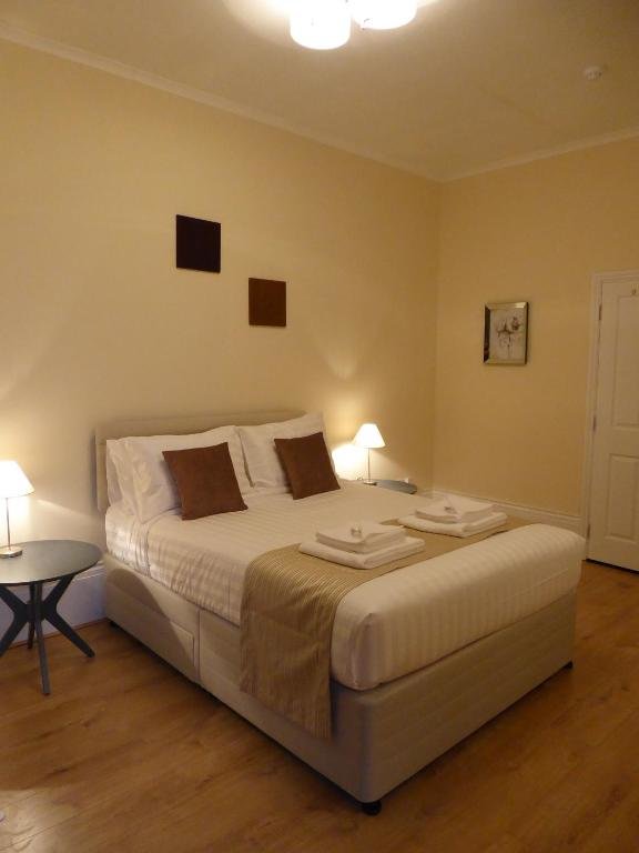 Standard room Brydges Self-Catering Spaces and En-suite rooms