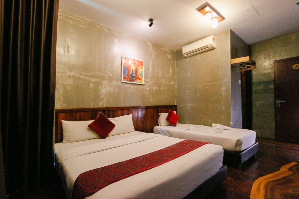 Superior Triple room Anggun Hotel