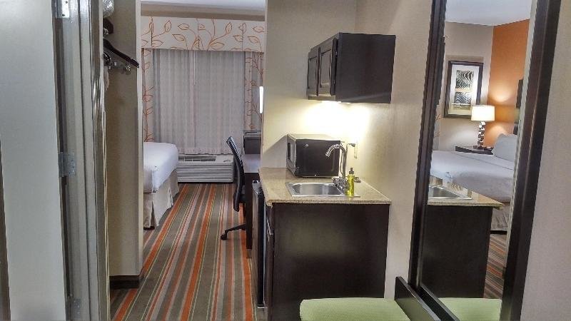 Двухместный полулюкс Holiday Inn Express & Suites Opelousas, an IHG Hotel