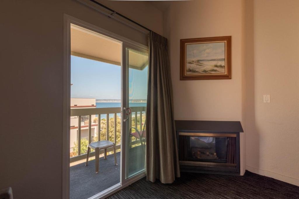 Standard Double room with partial ocean view Cannery Row Inn