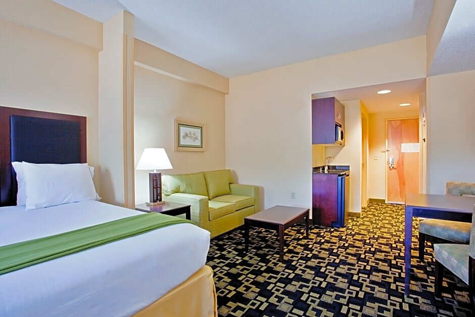Standard Suite Holiday Inn Express Hotel & Suites Raleigh SW NC State, an IHG Hotel
