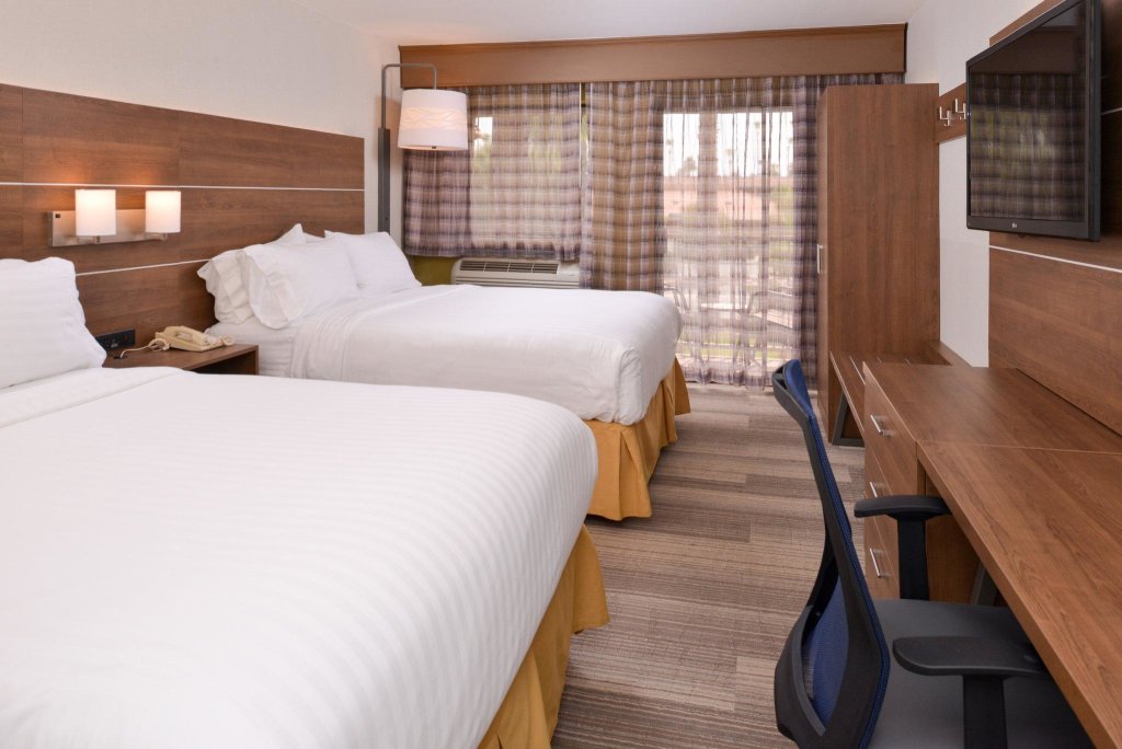 Номер Standard Holiday Inn Express Palm Desert, an IHG Hotel
