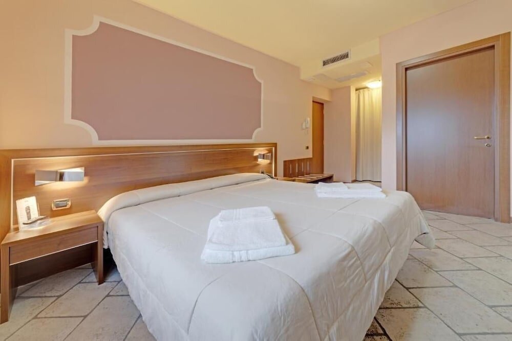 Двухместный номер Comfort с видом на горы Hotel Grotto Bagat
