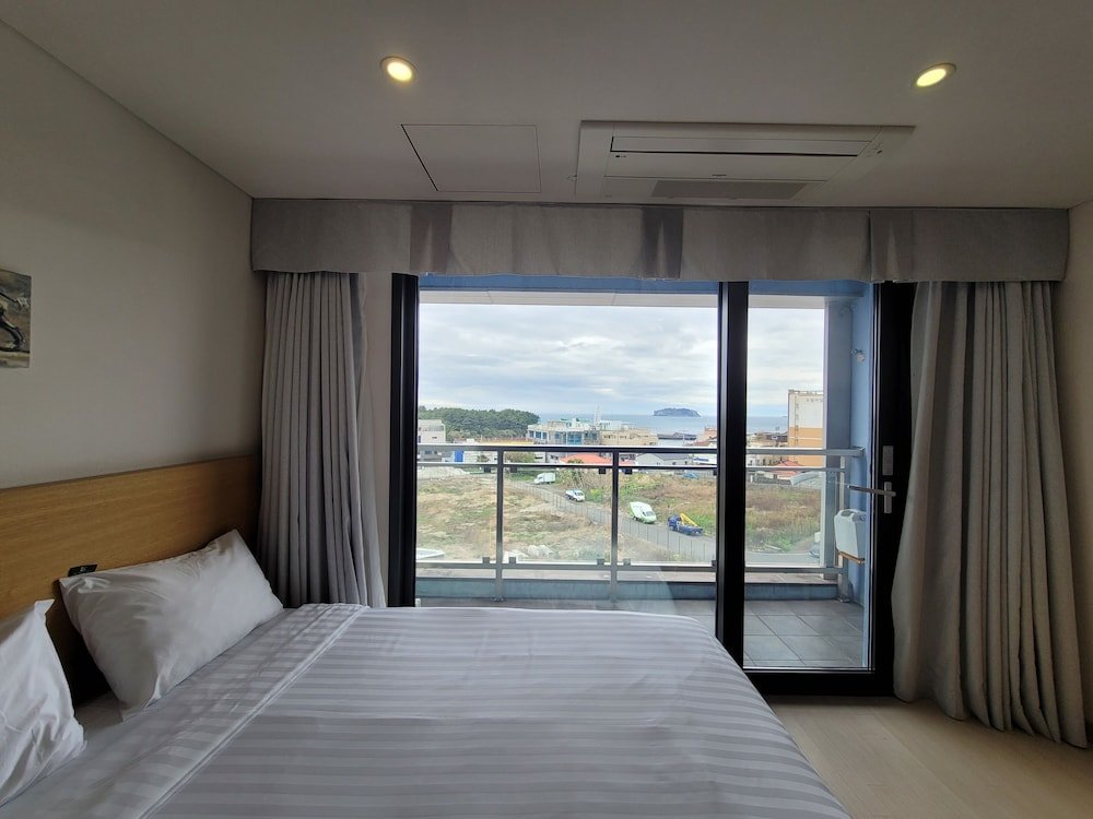 Номер Superior с видом на океан BK Hotel Jeju