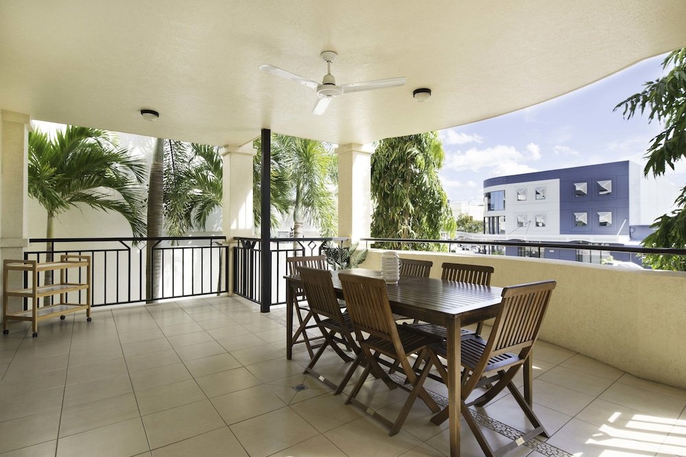 Апартаменты с 2 комнатами с балконом Cairns City Apartments