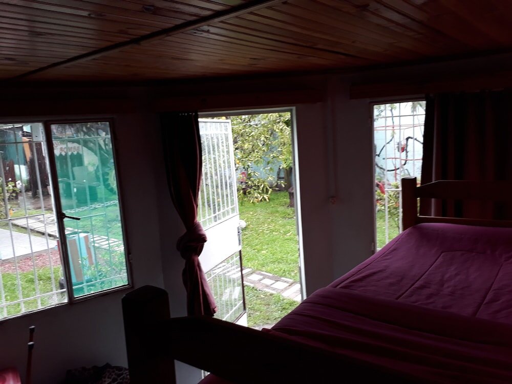 Кровать в общем номере с красивым видом из окна Carmelo Hostel